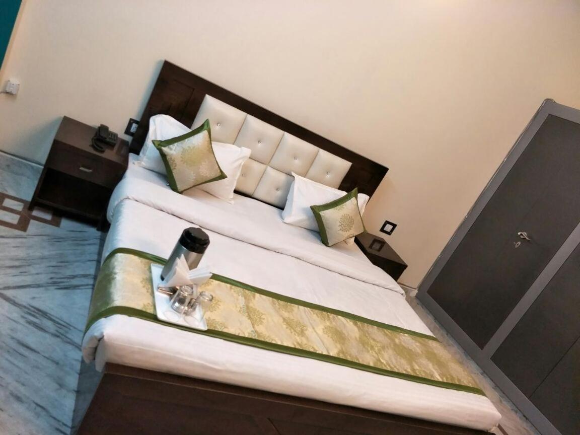 Surabhi Garden Inn Lucknow Exterior foto
