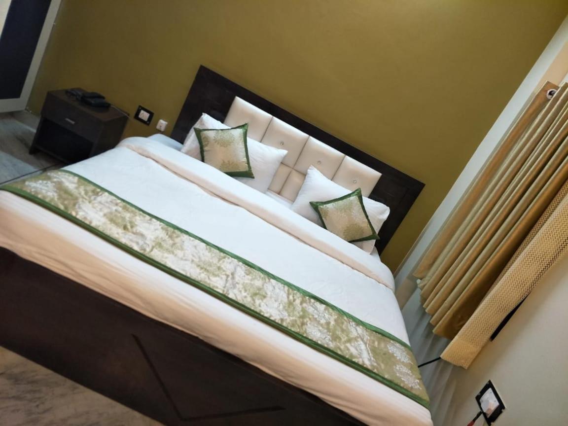 Surabhi Garden Inn Lucknow Exterior foto